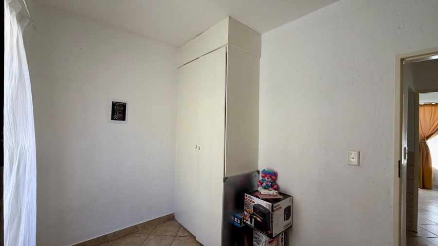 2 Bedroom Property for Sale in Waterval East North West